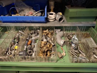 Divers quincaillerie