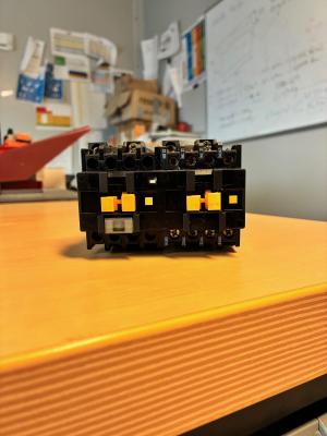 Contacteur à accrochage TELEMECANIQUE  CA3 DK22 ou CA2-DK222 A65 avec bobine  LX4 D09 48vcc